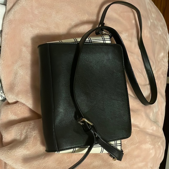 Lily and ivy cross body bag. - Picture 1 of 3